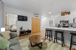 Smart TV, fireplace