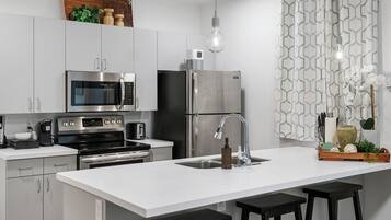 Fridge, microwave, oven, stovetop