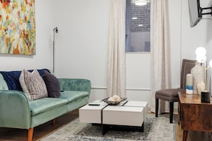 Smart TV, fireplace