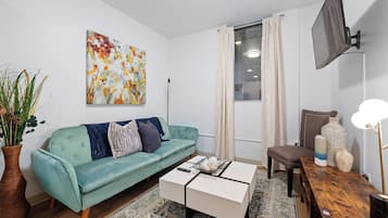 Smart TV, fireplace