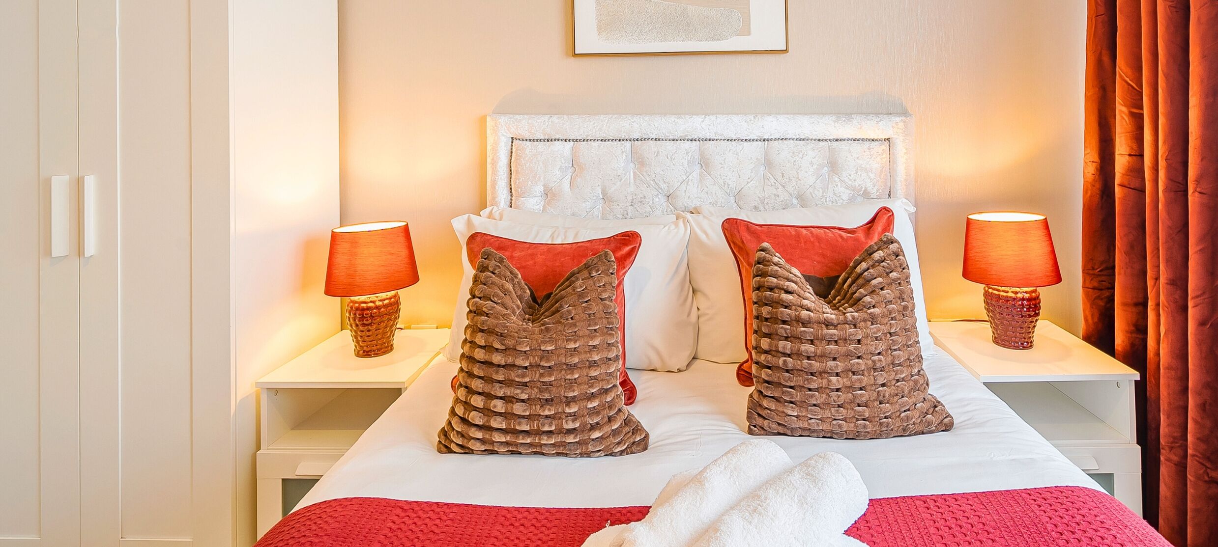 Deluxe Apartment, City View | 2 bilik tidur, meja, ruang kerja komputer riba, seterika/papan seterika 