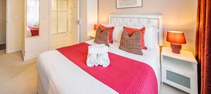 Deluxe Apartment, City View | 2 bedrooms, desk, laptop workspace, iron/ironing board - Festival Place Modern Town Center Apt (Basingstoke)