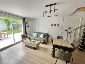 Living area - Charmante Maison Mitoyenne (Melun)