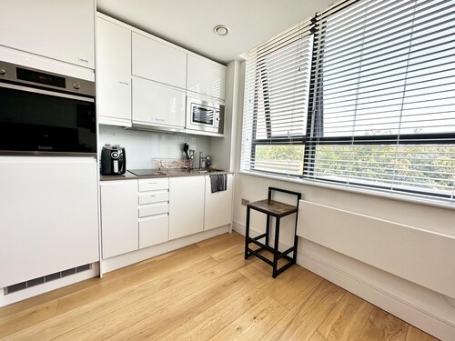 Condo Apartment With Workspace