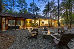 Terrace/patio - Pickleball, Pool, Splash Fountain ,Clubhouse , Walking Trails , Basketball (Broken Bow)