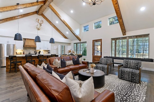 Pickleball, Pool, Splash Fountain ,Clubhouse , Walking Trails , Basketball