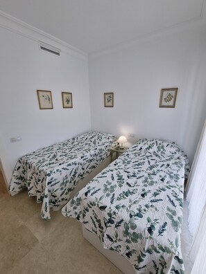 2 soverom, strykejern/-brett, wi-fi og sengetøy