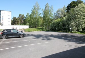 A parking lot with a car, a building, and trees. - Forenom Serviced Apts Turku Mälikkälä (Turku)