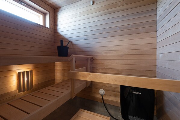 Standard Apartment | Bathroom | Shower, hair dryer, towels, toilet paper