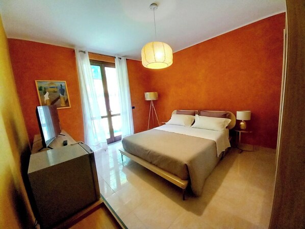 2 bedrooms, free WiFi, bed sheets - Maple House (Varallo Pombia)