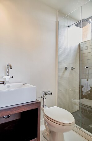 Dusche, Handtücher, Seife, Toilettenpapier