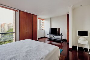 2 habitaciones, escritorio, tabla de planchar con plancha y wifi gratis