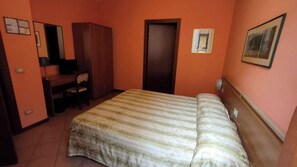 Standard Double or Twin Room | Egyptian cotton sheets, premium bedding, individually decorated - Residenza Cavour (Verona)