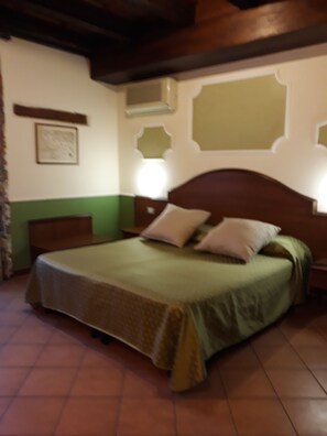 Superior kamer, 1 twee- of 2 eenpersoonsbedden | Lakens van Egyptisch katoen, luxe beddengoed, individueel gedecoreerd
