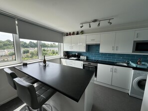 Apartment | Private kitchen | Fridge, microwave, oven, stovetop - Perfect Folkestone Bolthole Close to Euro Tunnel (Folkestone)