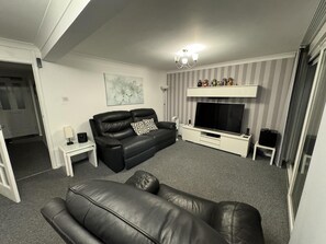 Apartment | Living area | TV