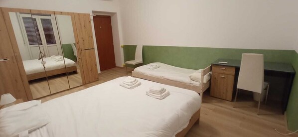 Triple Room | Free WiFi - Aria di Sale (Trieste)
