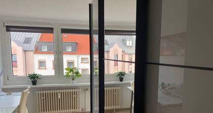 KL40: New, fully furnished 3-bed apart. located in the heart of Kaiserslautern.