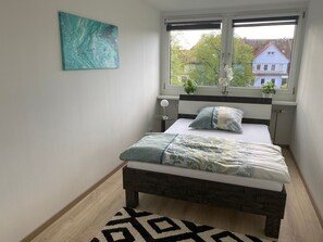 2 bedrooms, in-room safe, desk, iron/ironing board