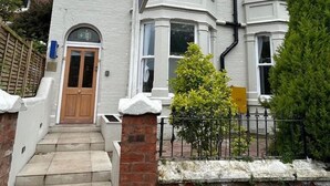 Unclassified image, 2 of 21, button - Hamilton Court (Chester)