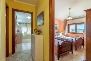 2 bedrooms, desk, iron/ironing board, WiFi - Casa Clara Uri in the Nuraghe of Santa Cadrina a short distance from the beaches (Uri)