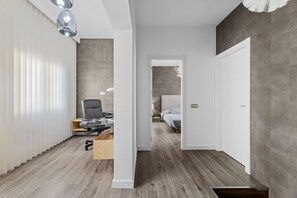 3 Schlafzimmer, Schreibtisch, Bügeleisen/Bügelbrett, Reisekinderbett