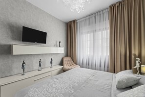 3 Schlafzimmer, Schreibtisch, Bügeleisen/Bügelbrett, Reisekinderbett