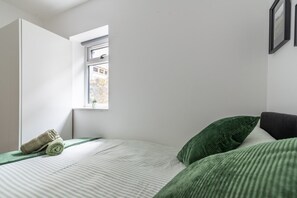 2 Schlafzimmer, Schreibtisch, Bügeleisen/Bügelbrett, kostenloses WLAN