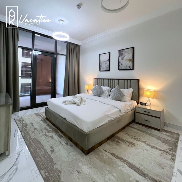 2 عدّة غرف نوم ومكواة/لوح كي وواي فاي وملاءات أسرّة