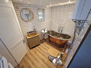 Casa de campo | Banheiro | Chuveiro/banheira combinados, banheira de imersão, secador de cabelo 