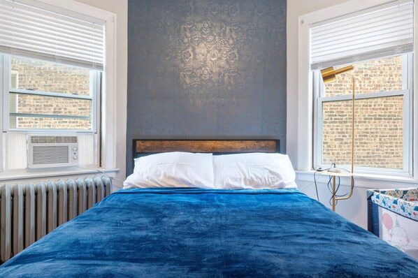 3 Schlafzimmer, Schreibtisch, Bügeleisen/Bügelbrett, Reisekinderbett