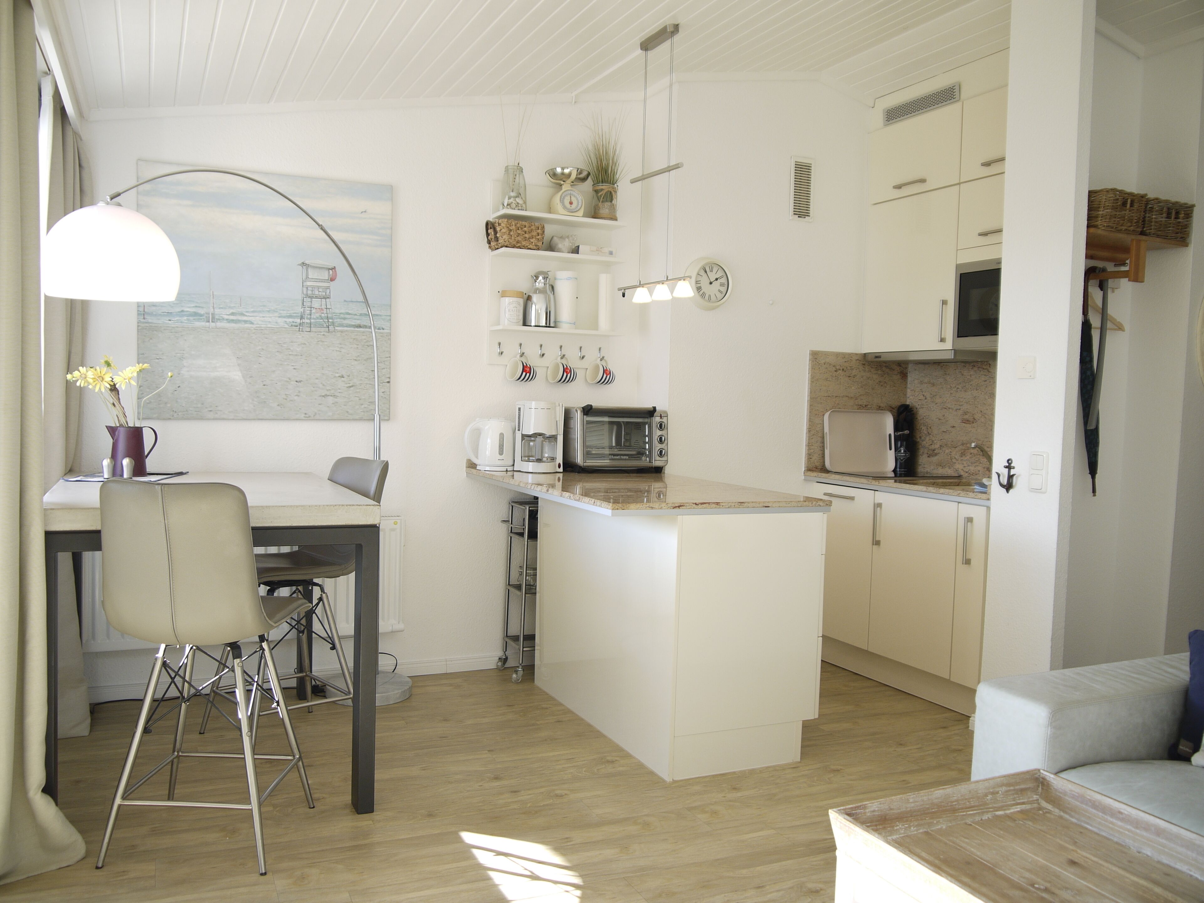 Kylskåp, mikrovågsugn, ugn och spishäll