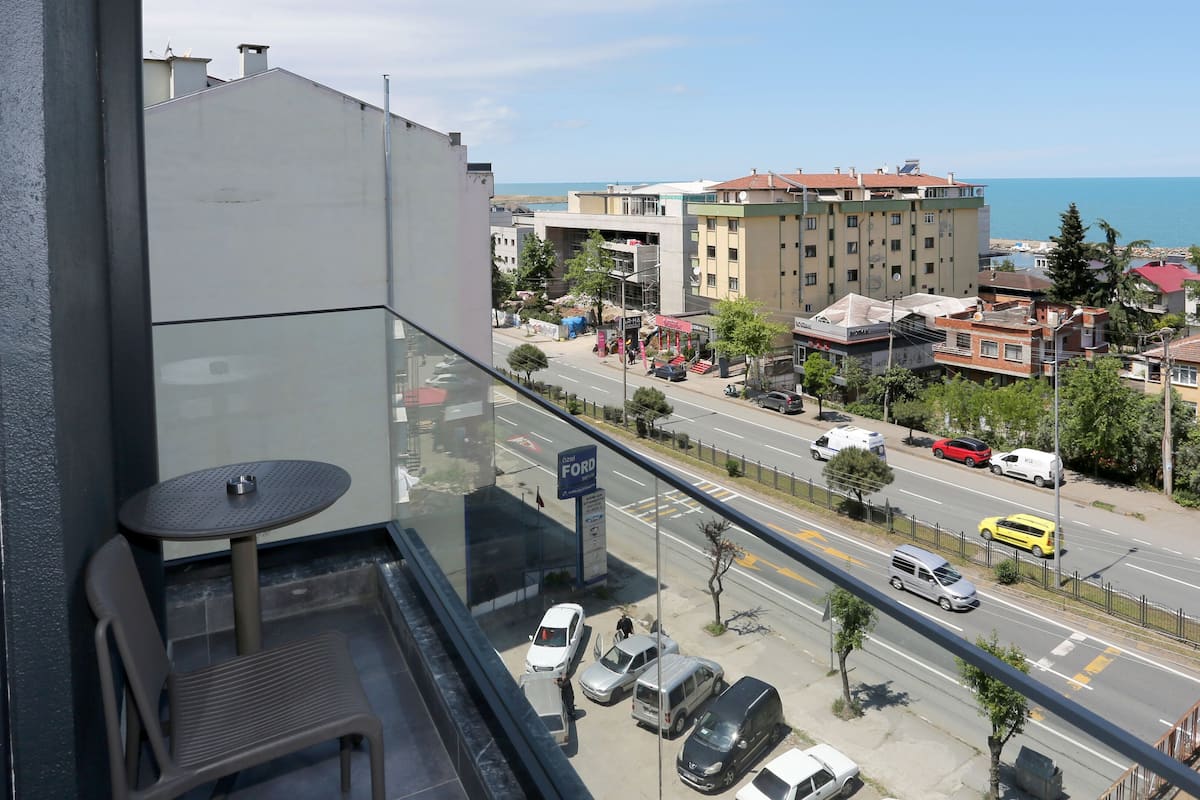 Quarto luxo, vista para a cidade | Sacada