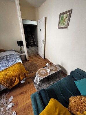 1 bedroom, iron/ironing board, travel cot, free WiFi