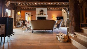 Lobby sitting area - Maison d'hôtes - Domaine Le Coq Enchanté (Cambremer)