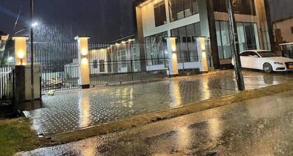 Colony Stay - Calm and Center