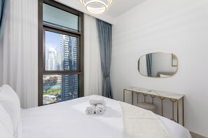 Appartement Deluxe, balcon, vue sur la ville | Ameublement unique, bureau, fer et planche à repasser