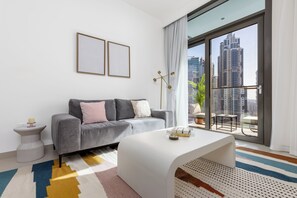 En 55-tommers smart-TV med kabel-kanaler samt Netflix