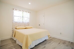 Room - Pool home near Hard Rock Hotel. (Hollywood)