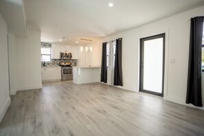Private kitchen - Pool home near Hard Rock Hotel. (Hollywood)
