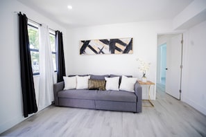 Living area - Pool home near Hard Rock Hotel. (Hollywood)