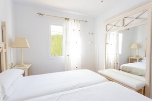 3 bedrooms, iron/ironing board, Internet, bed sheets