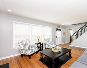 TV - Win Place Show! - Expo, SDF, YUM, Bourbon Trail! (Louisville)