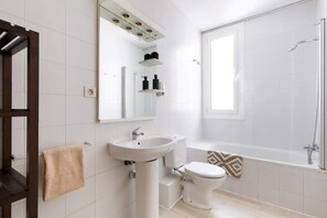 Dusche, Haartrockner, Shampoo