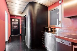 Kühlschrank, Mikrowelle, Ofen, Herdplatte