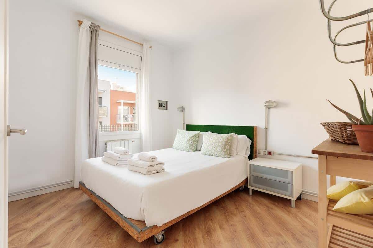 3 slaapkamers, een strijkplank/strijkijzer, reisbedje, gratis wifi