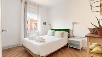 3 slaapkamers, een strijkplank/strijkijzer, reisbedje, gratis wifi