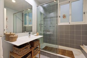 シャワー、タオル