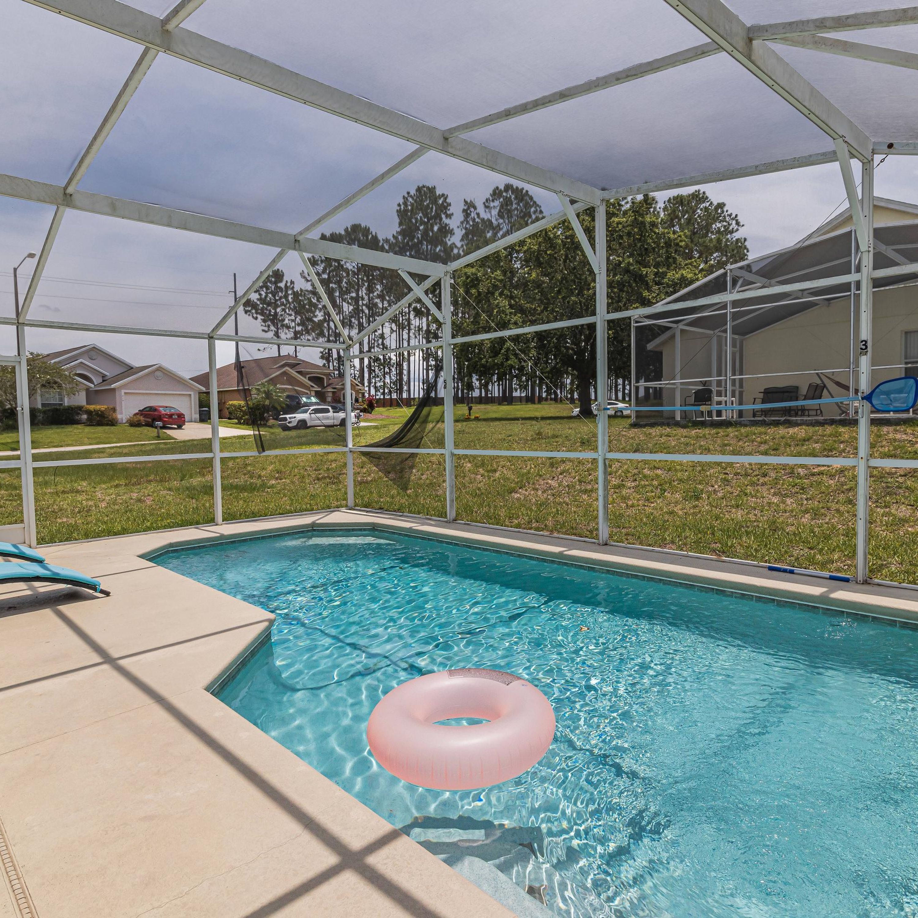 173 Hillside Dr in Davenport