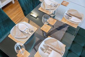 Dining - Electric Wharf 2-bed Apartment FREE Parking & WiFi (Coventry)